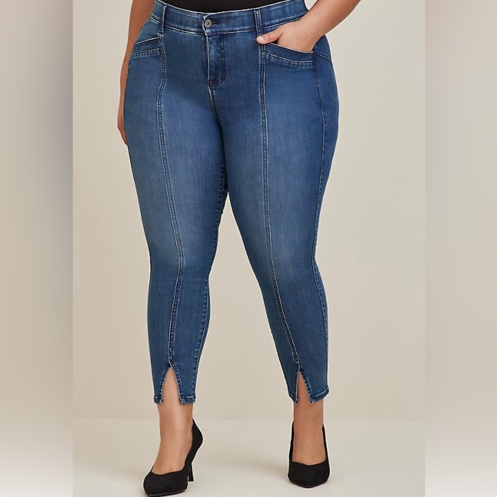 **NWOT** Torrid Bombshell Skinny Premium Stretch High-Rise Jeans.